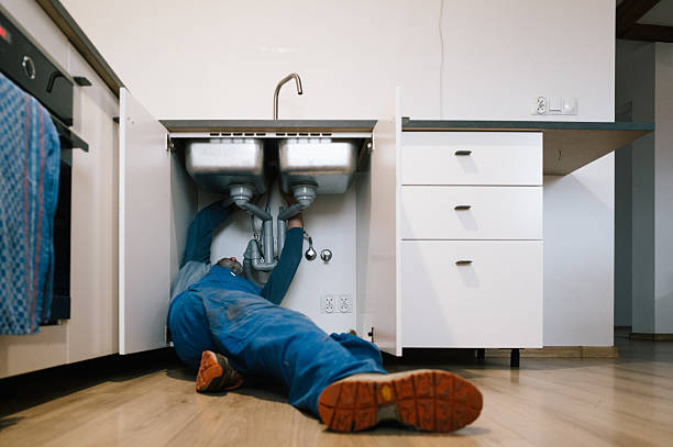 Professional Plumbing technician working in Hitchins, KY